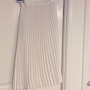 White Pleaded Maxi Skirt - size XS